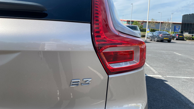 Volvo XC40 2.0 B3P Plus Dark 5dr Auto Petrol Estate